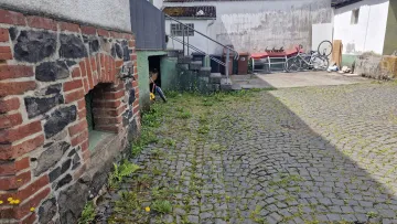 Vorher – Zustand vor der Unkrautentfernung
